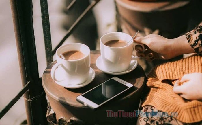 Khám phá vẻ đẹp buồn melancolie qua hình ảnh cafe